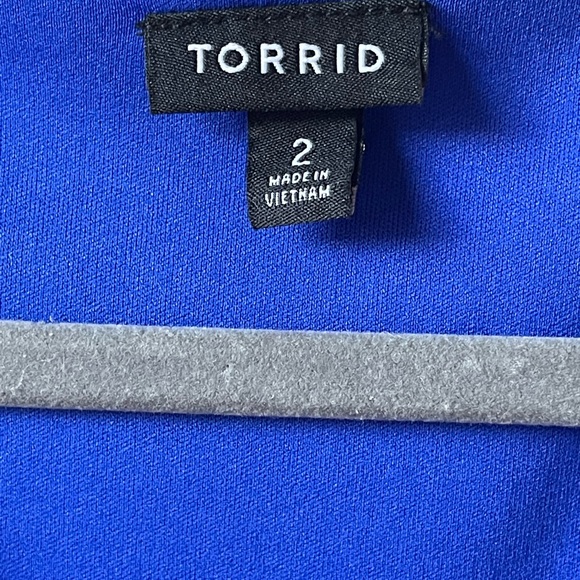 TORRID ELECTRIC BLUE GEO LACE HANDKERCHIEF MIDI DRESS size 2 - Picture 12 of 13